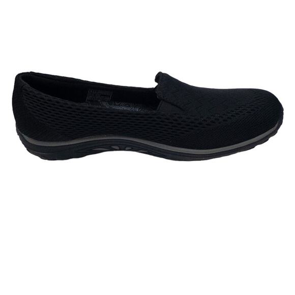 Skechers Relaxed Fit Slip On Sneakers Loafers Black Women 8 Machine Washable - Picture 2 of 5